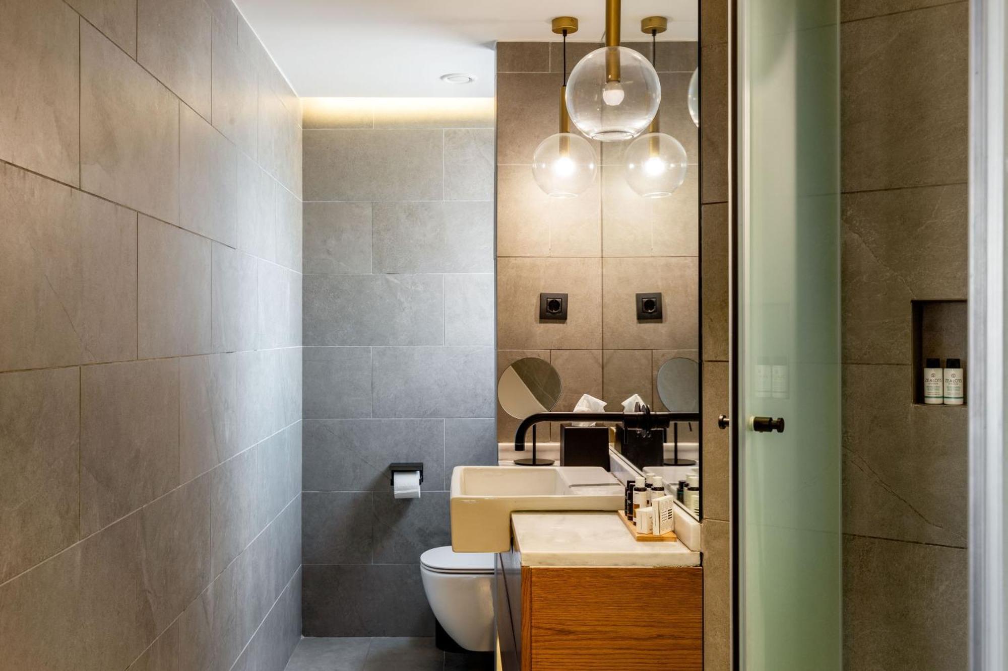 Bob W Eolou Hotel