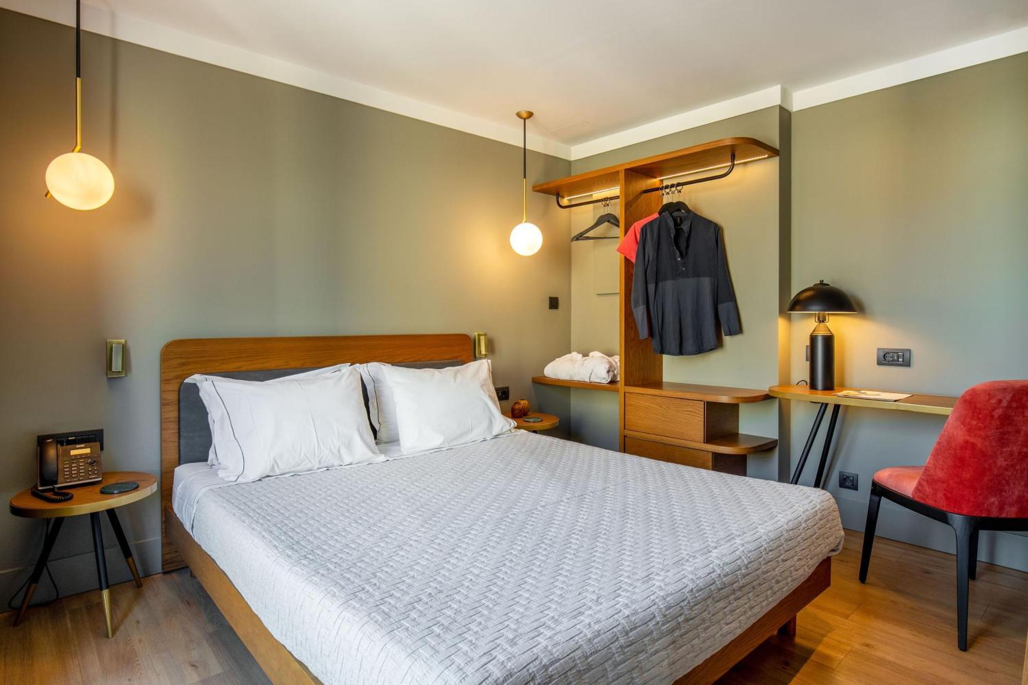 Bob W Eolou Hotel
