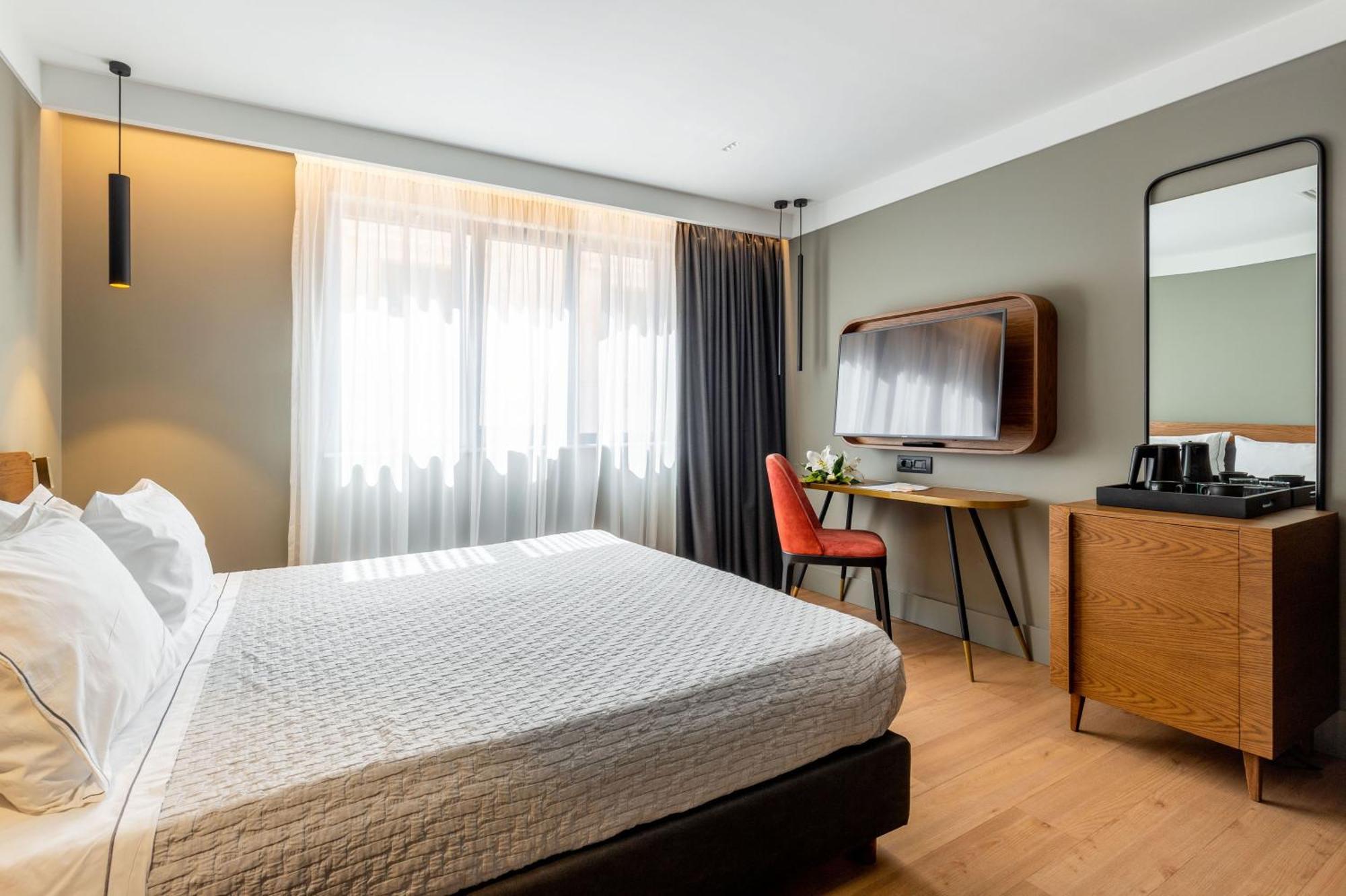 Bob W Eolou Hotel